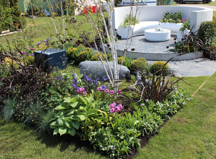 Nikki Hollier celebrates win with GeoMet furniture at RHS Malvern